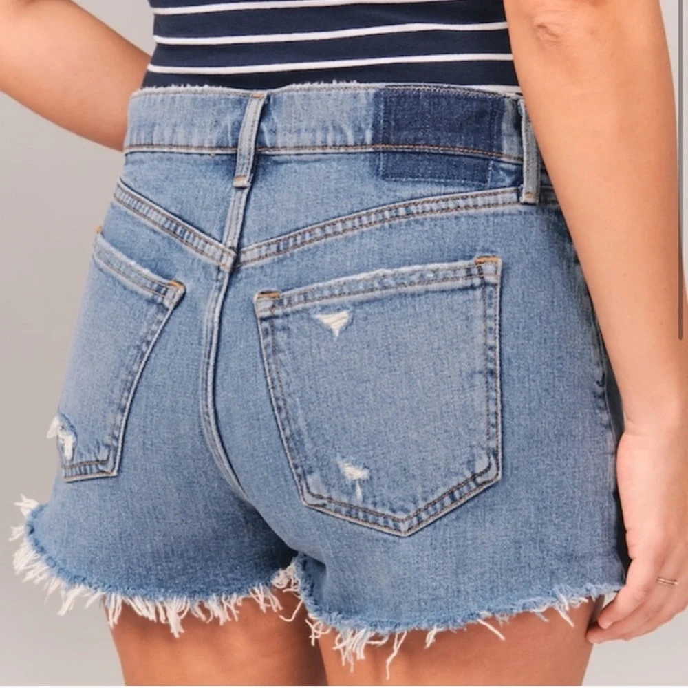 Abercrombie & Fitch Mom‎ High Rise Distressed Denim Shorts 24
